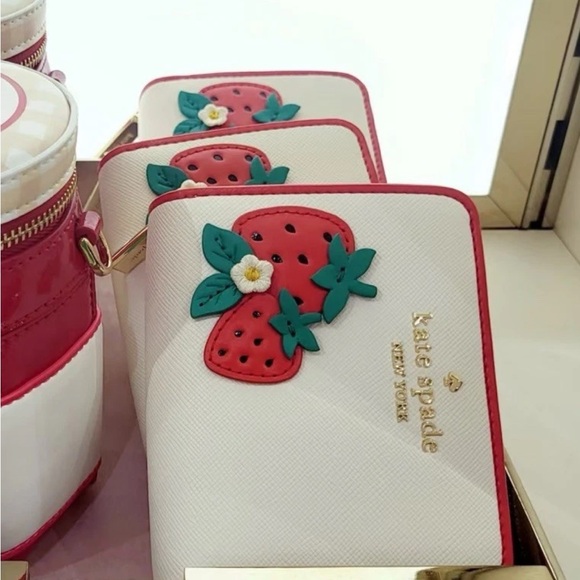 Kate Spade 3D Strawberry Dreams Small Zip Around Bifold Wallet Cream Multi - Picture 1 of 11